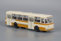 автобус Лиаз 677 М бежево жёлтый с запасным колесом 1978 СССР Классик Бус ClassicBus 1:43